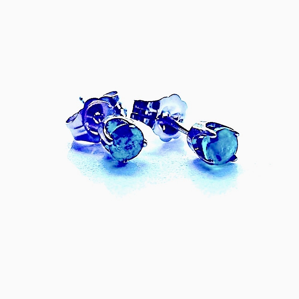 14k solid white gold natural emerald stud earrings